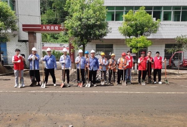 “眾志成城,抗洪搶險(xiǎn)”--竹山二期項(xiàng)目部為得勝鎮(zhèn)疏淤解難1.jpg “眾志成城,抗洪搶險(xiǎn)”--竹山二期項(xiàng)目部為得勝鎮(zhèn)疏淤解難1.jpg