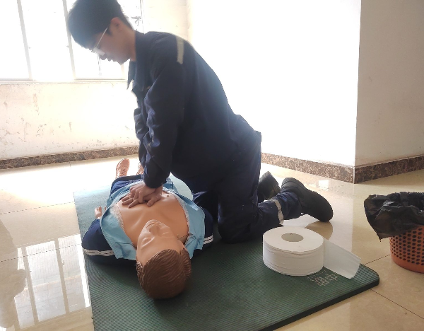 “心肺復(fù)蘇術(shù)”實(shí)操演練_副本_副本.png “心肺復(fù)蘇術(shù)”實(shí)操演練_副本_副本.png