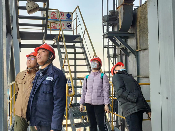 河南安陽鋼鐵燒結(jié)廠主任宋忠華一行赴九江線材脫硫脫硝運(yùn)營(yíng)項(xiàng)目參觀考察.jpg 河南安陽鋼鐵燒結(jié)廠主任宋忠華一行赴九江線材脫硫脫硝運(yùn)營(yíng)項(xiàng)目參觀考察.jpg